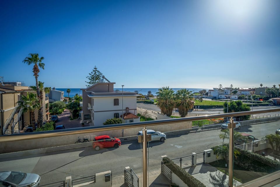 Day, Neighbourhood, Natural landscape, Sea view, Street view