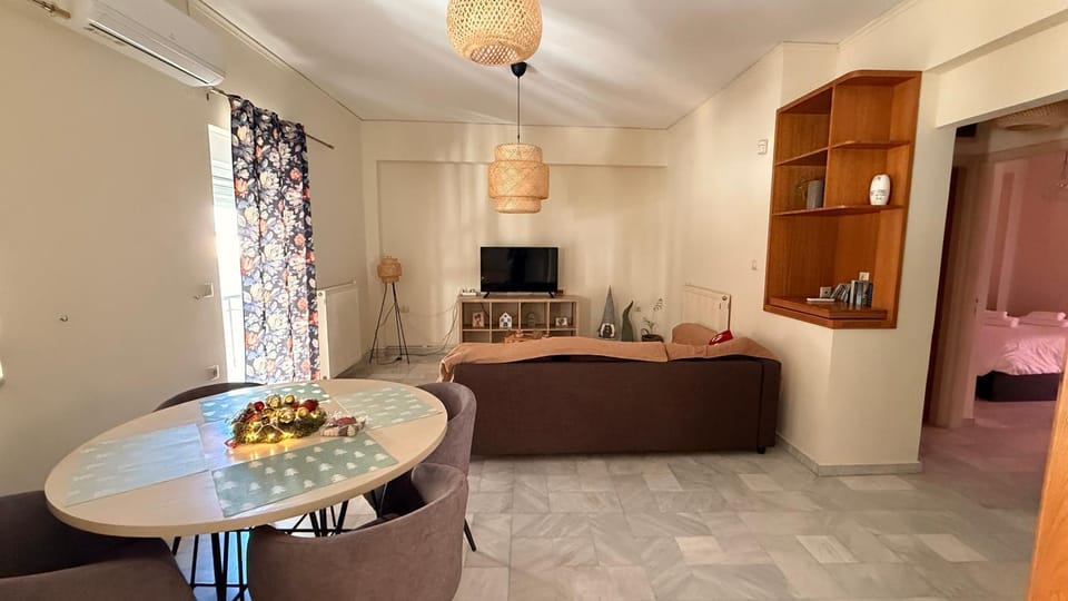 TV and multimedia, Living room, Seating area, Dining area