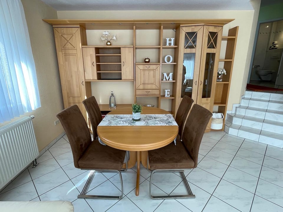 Living room, Seating area, Dining area