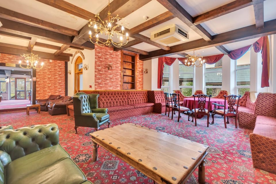 Communal lounge/ TV room