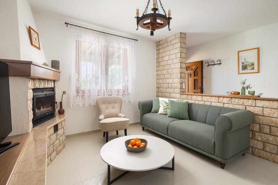 TV and multimedia, Living room, Food and drinks