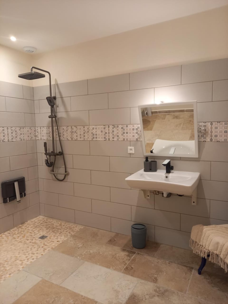 Shower, Bathroom, towels