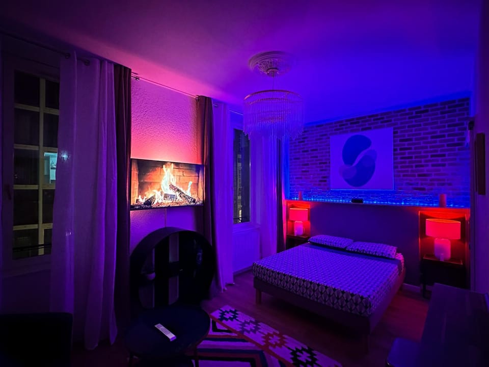 Bed, Night, TV and multimedia, Seasons