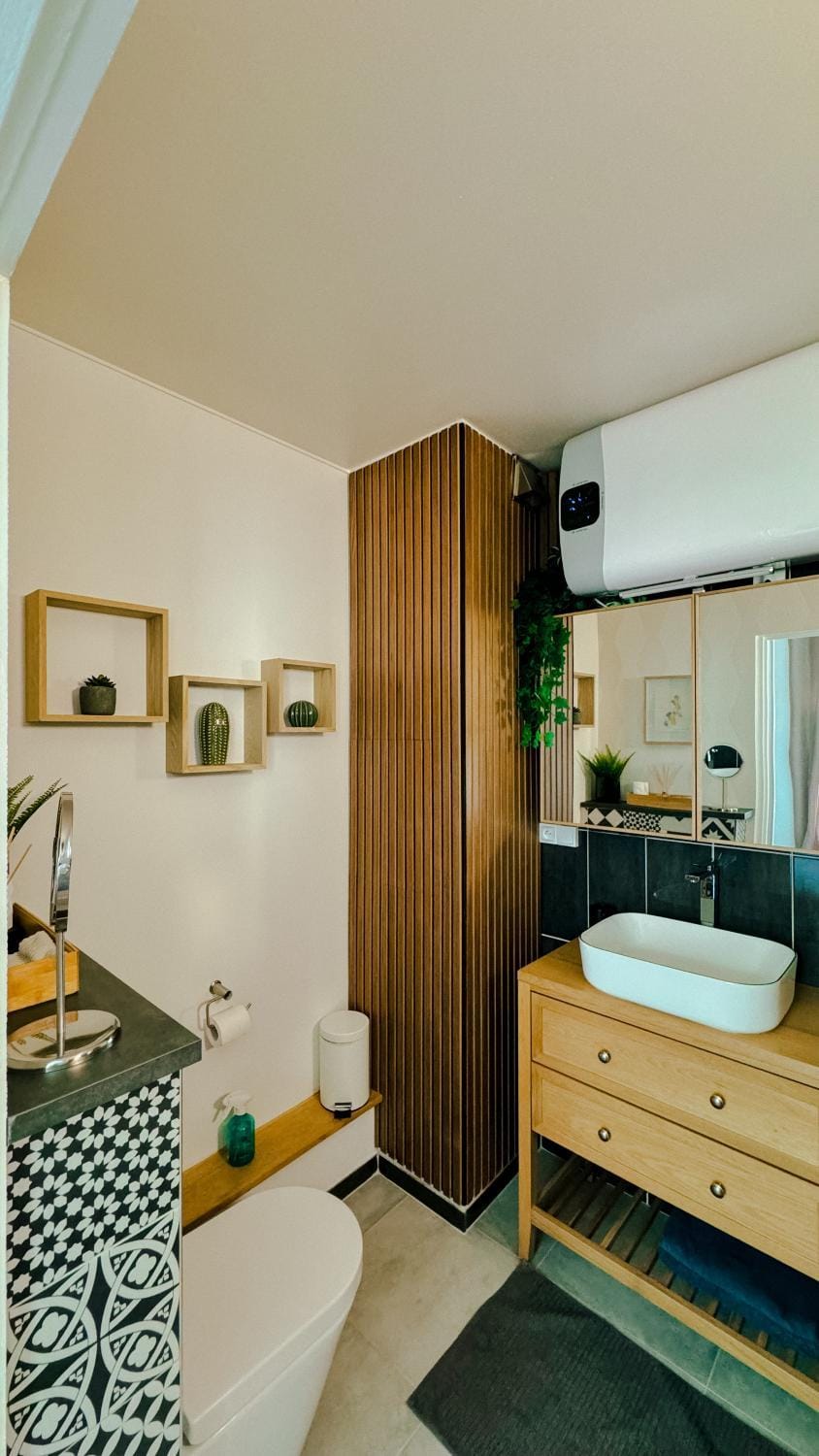 Shower, Toilet, Bathroom, Decorative detail