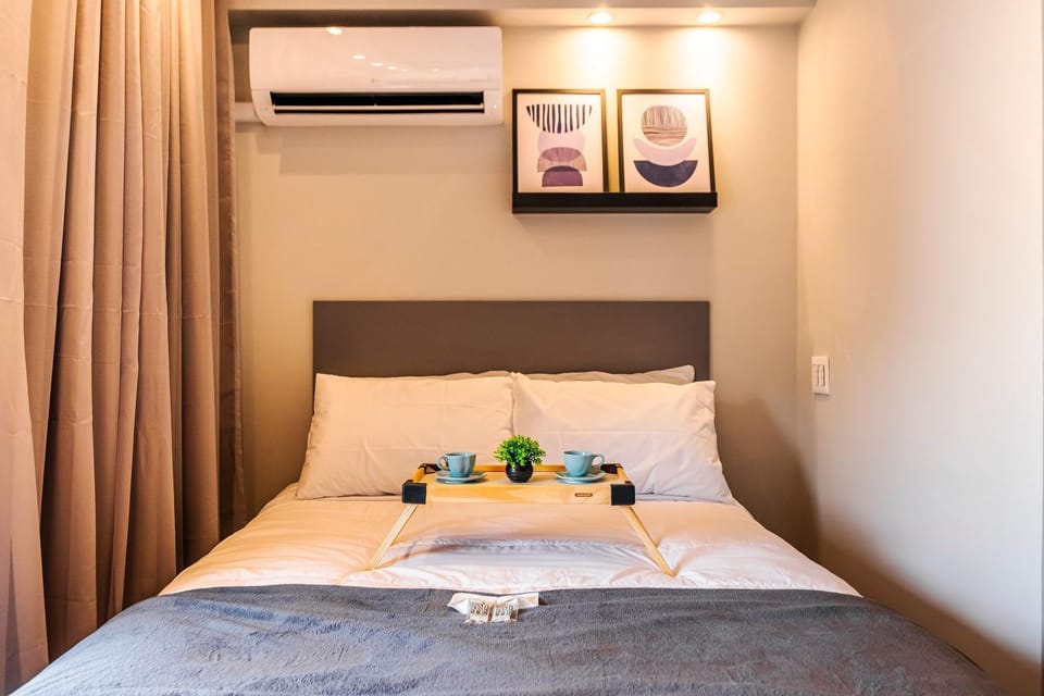 Photo of the whole room, Bedroom, air conditioner