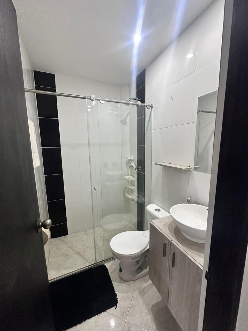 Habitación en apto duplex baño compartido, piso 5 sin ascensor Apartment in Envigado