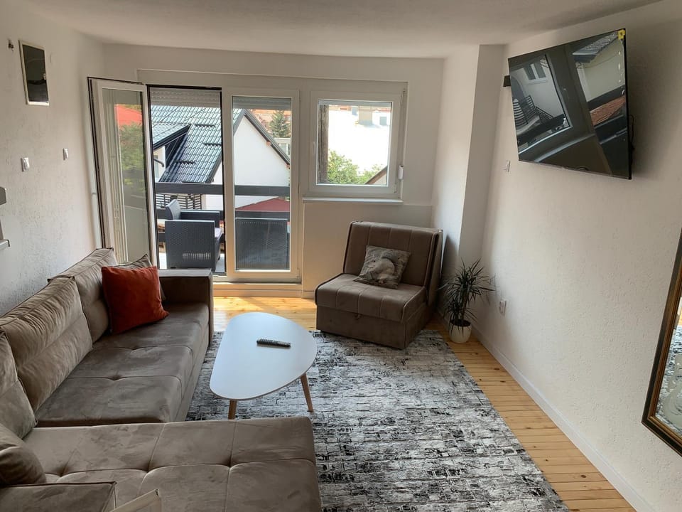 TV and multimedia, Living room, Seating area, Evening entertainment