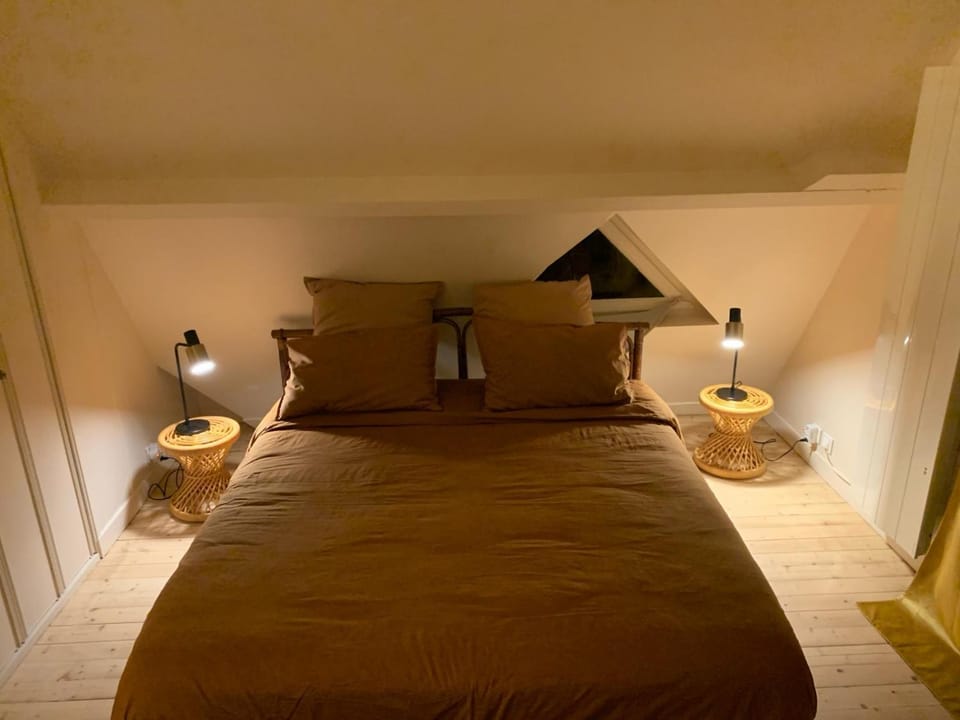 Bed, Bedroom