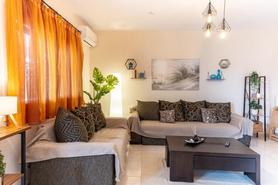 Living room, Seating area, air conditioner