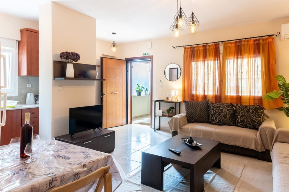 TV and multimedia, Kitchen or kitchenette, Living room, Seating area, Dining area