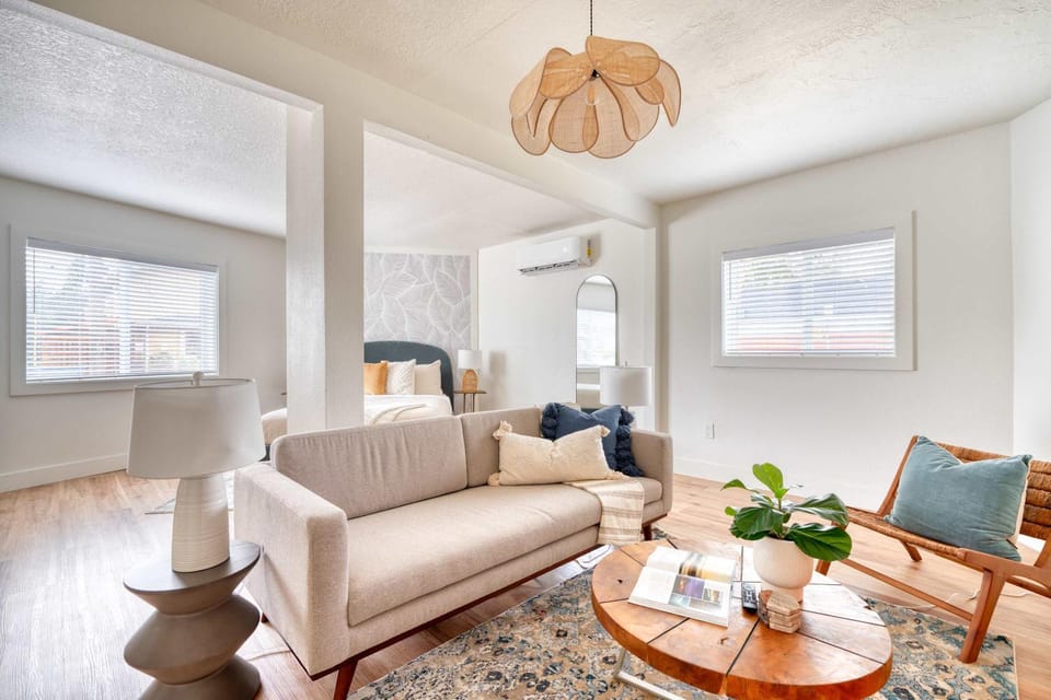 Stay Portland - Spacious Studio in Brooklyn Apartment in Portland