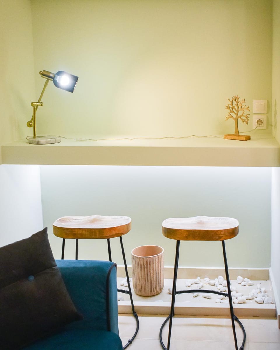 Seating area, Dining area