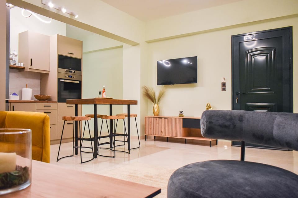 TV and multimedia, Kitchen or kitchenette, Living room, Seating area, Dining area, oven