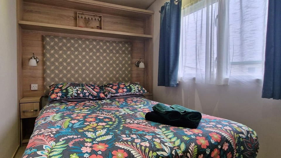 Sweet Cara-van Holidays, West Sands House in Selsey