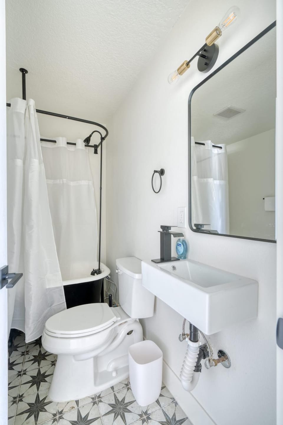 Stay Portland - Super Studio in Brooklyn Apartment in Portland
