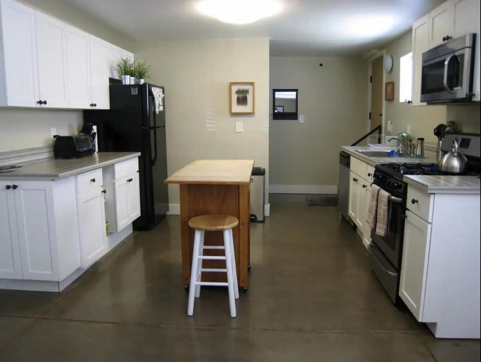 Seating area, Dining area, dishwasher, microwave, oven, stove, toaster, kitchen