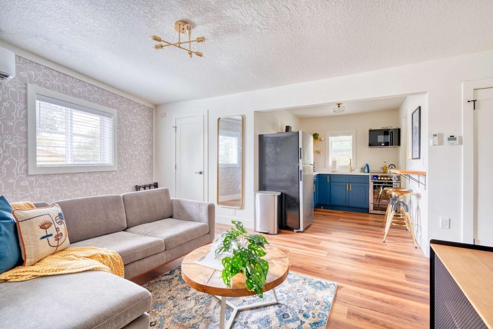 Stay Portland - Brooklyn 1 Bedroom Stylish Suite Apartment in Portland