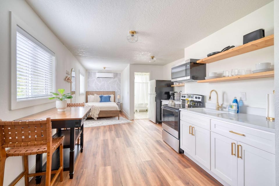 Stay Portland - Amazing Giant Studio in Brooklyn Apartment in Portland