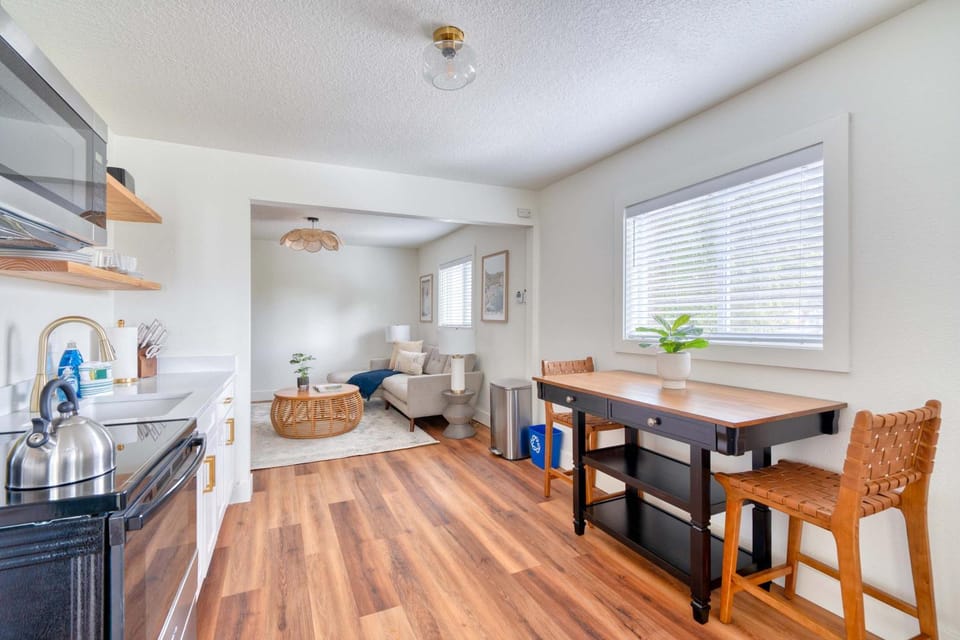 Stay Portland - Amazing Giant Studio in Brooklyn Apartment in Portland