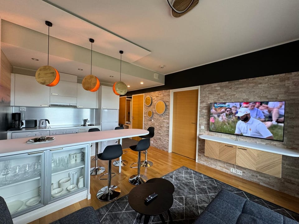 TV and multimedia, Kitchen or kitchenette, Dining area, oven