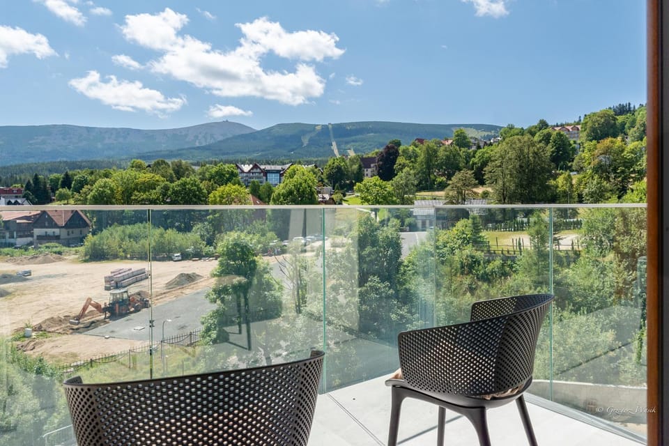 Balcony/Terrace, Mountain view