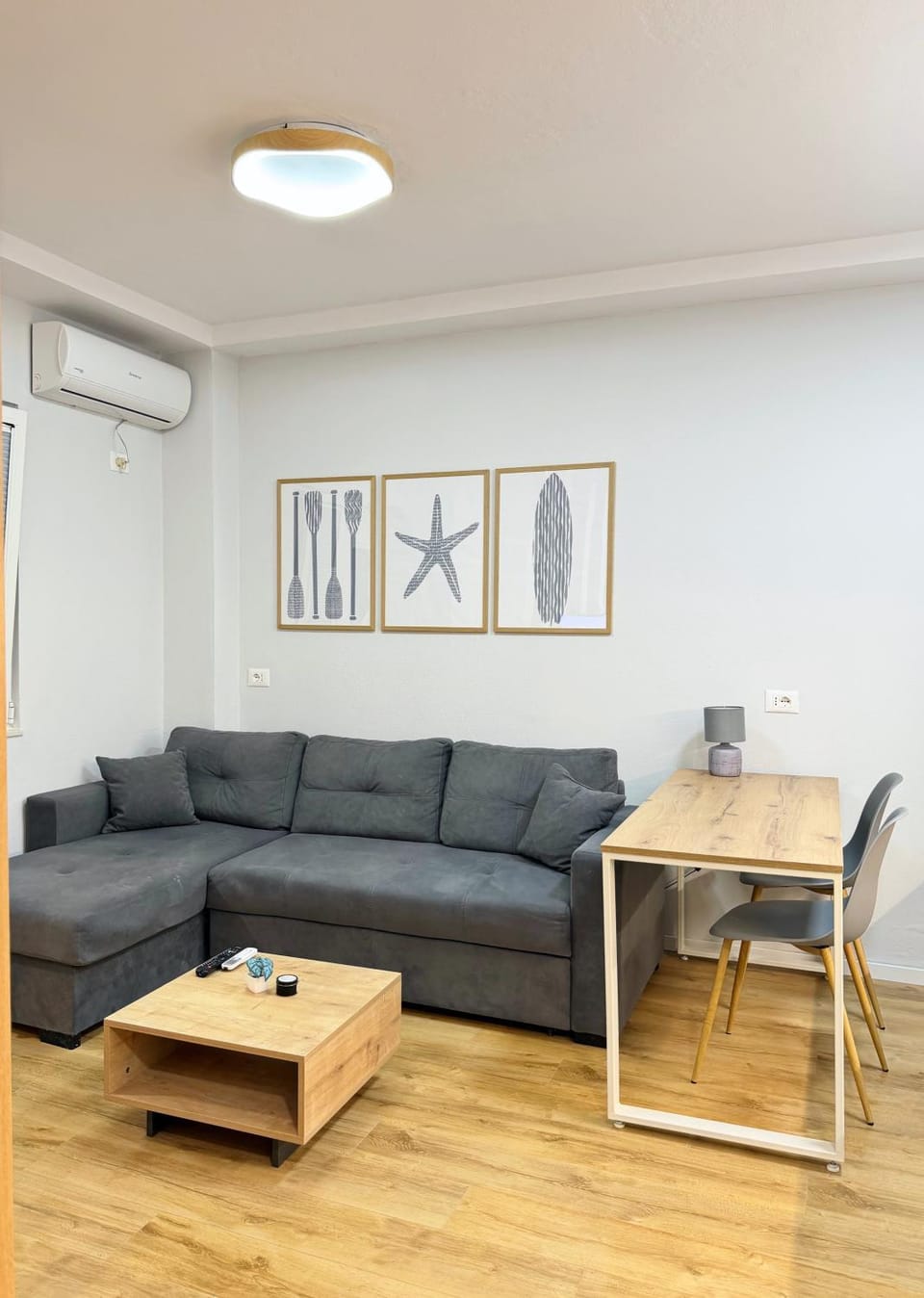 Living room, Seating area, Dining area, air conditioner