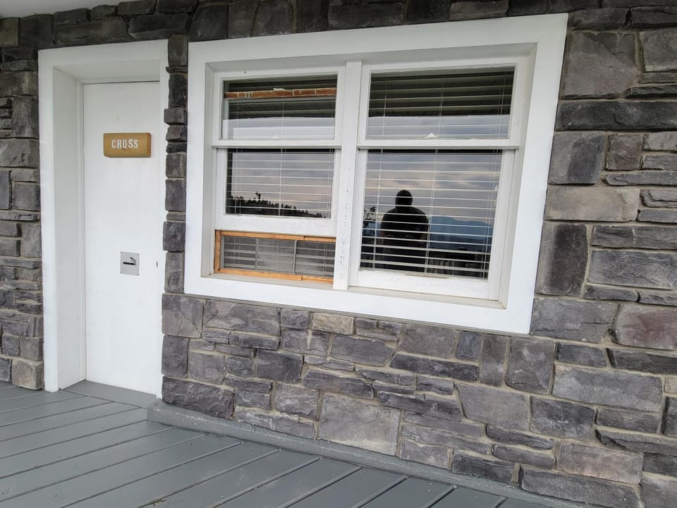Misty River Lodge - Motel in Radium Hot Springs