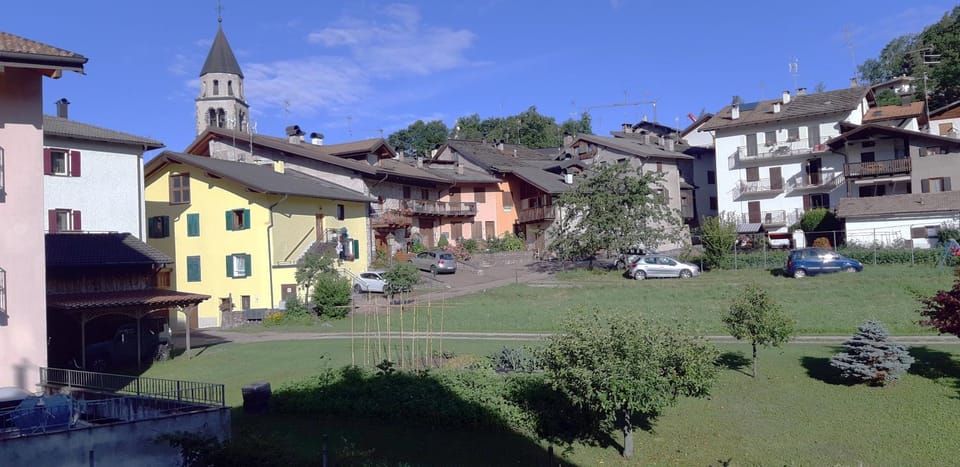 Property building, Neighbourhood, Natural landscape, City view, Street view, Location, Parking