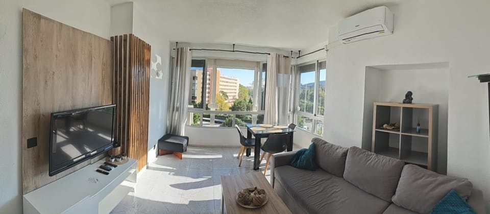 Communal lounge/ TV room, TV and multimedia, Living room, Dining area, air conditioner