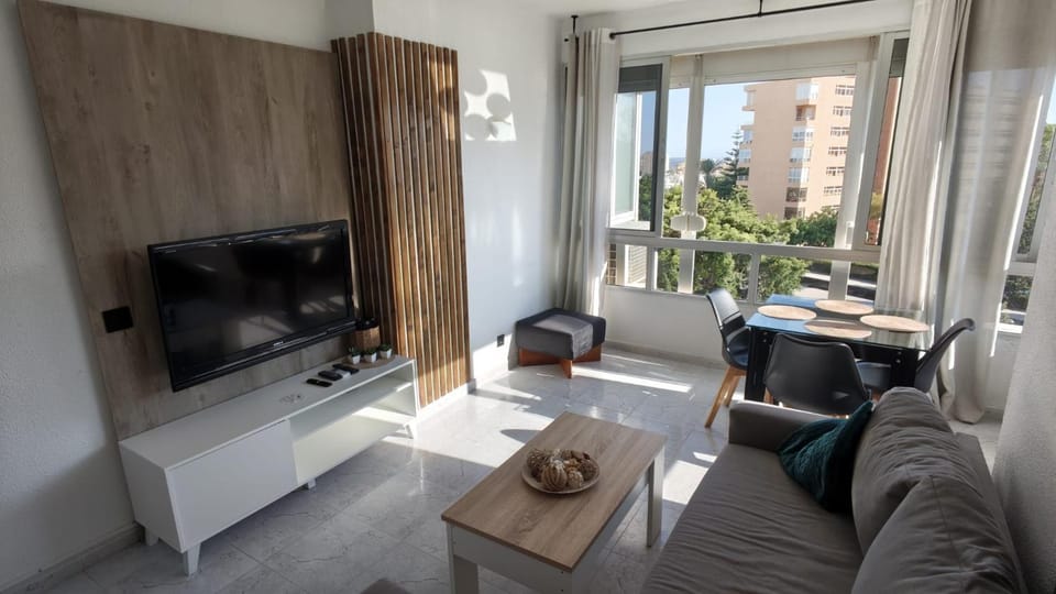 Communal lounge/ TV room, TV and multimedia, Living room, Seating area, Evening entertainment