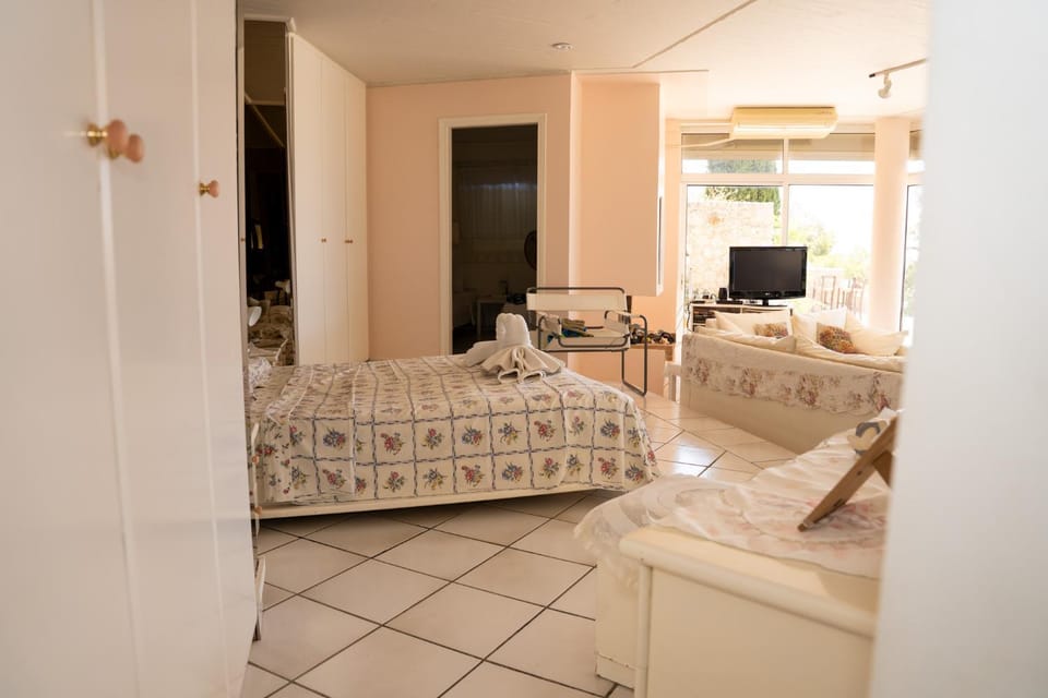 Living room, Bedroom