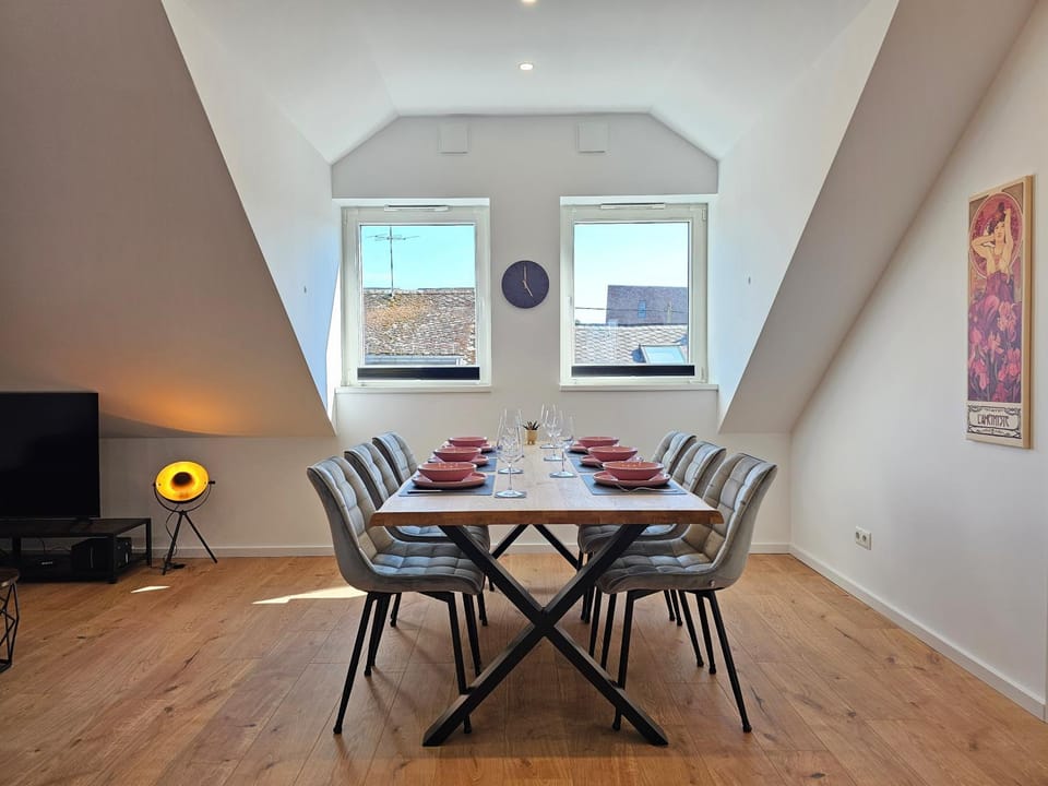 Seating area, Dining area