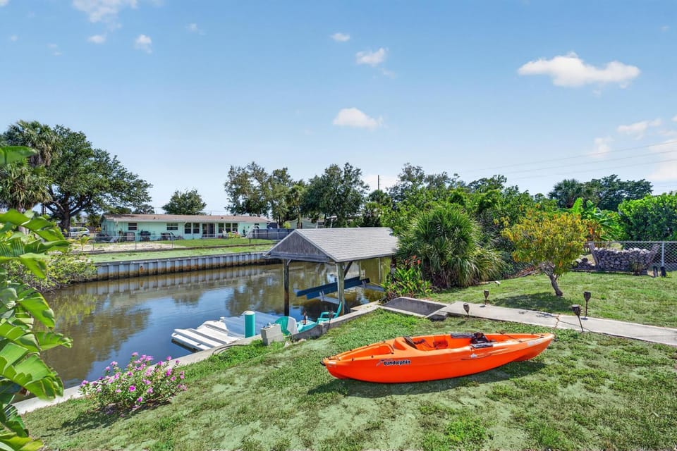 Dockside Delight Waterfront Gulf Access 4 mins to Beach House in Manasota Key