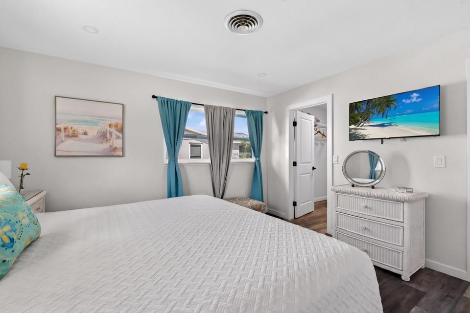 Dockside Delight Waterfront Gulf Access 4 mins to Beach House in Manasota Key