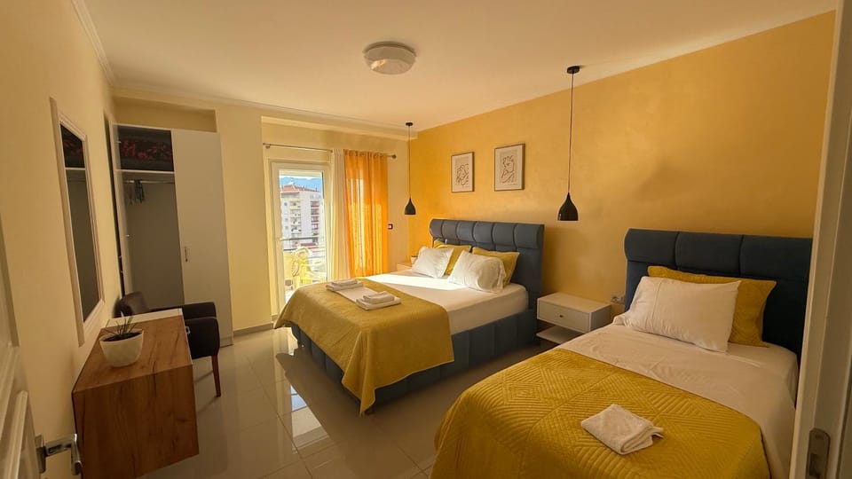 Bed, Bedroom, towels