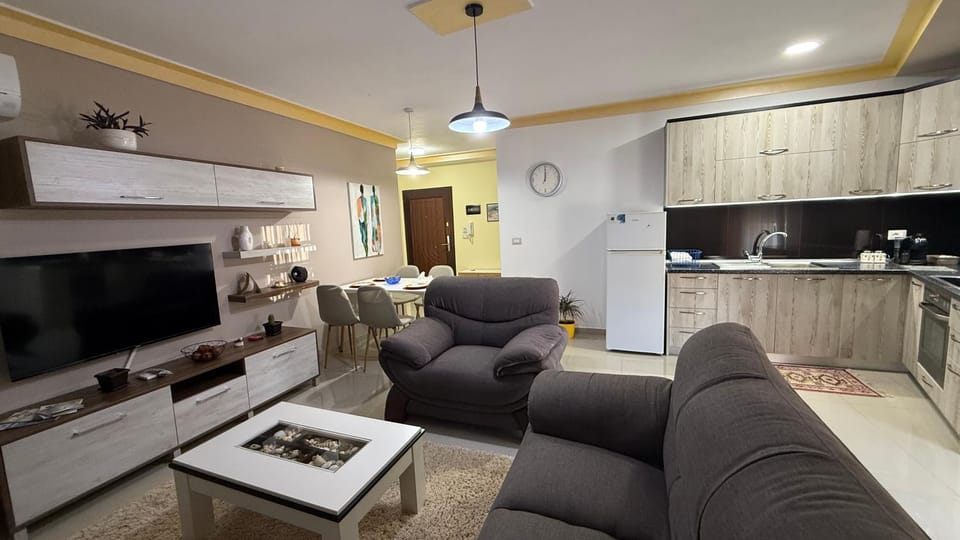 Communal lounge/ TV room, TV and multimedia, Living room, Seating area, Dining area