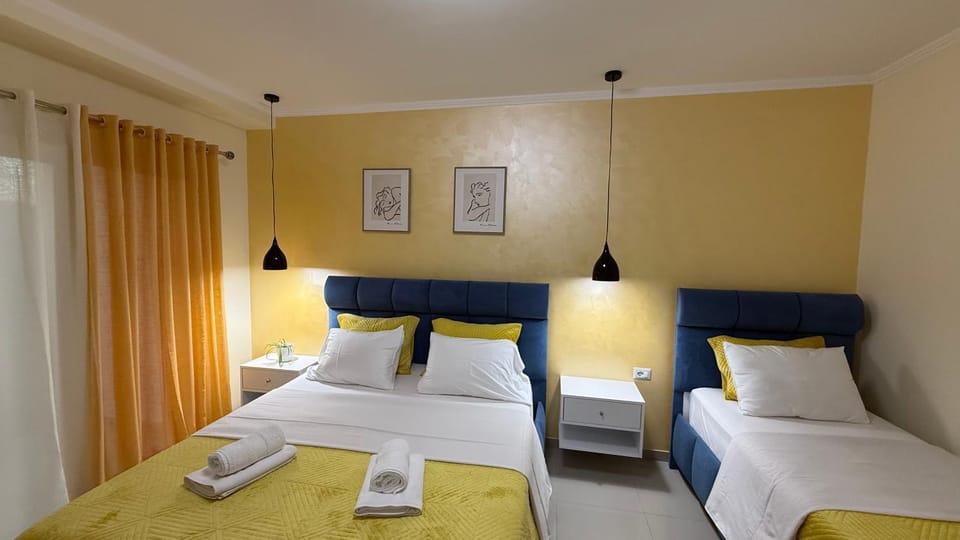 Bed, Bedroom, towels