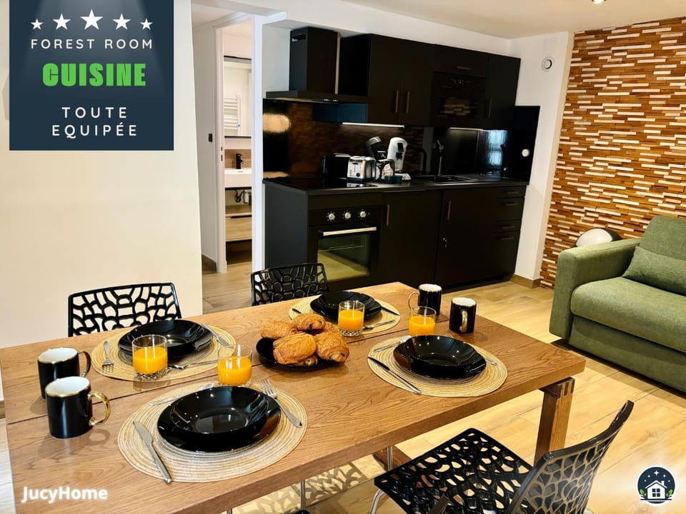 Kitchen or kitchenette, Seating area, Dining area