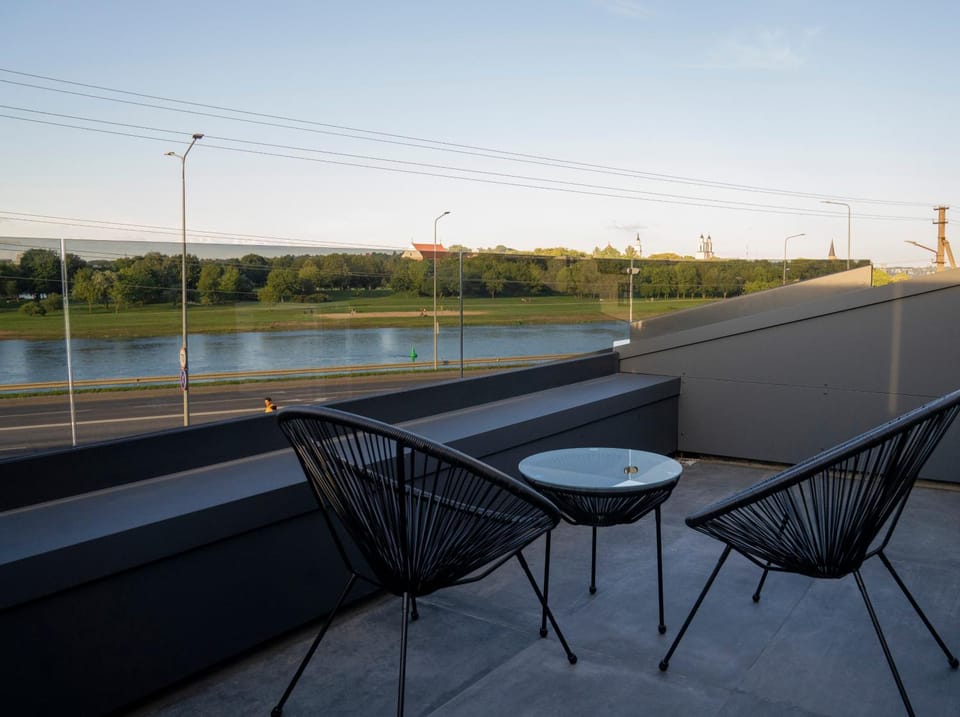 Day, View (from property/room), Balcony/Terrace, Seating area, River view