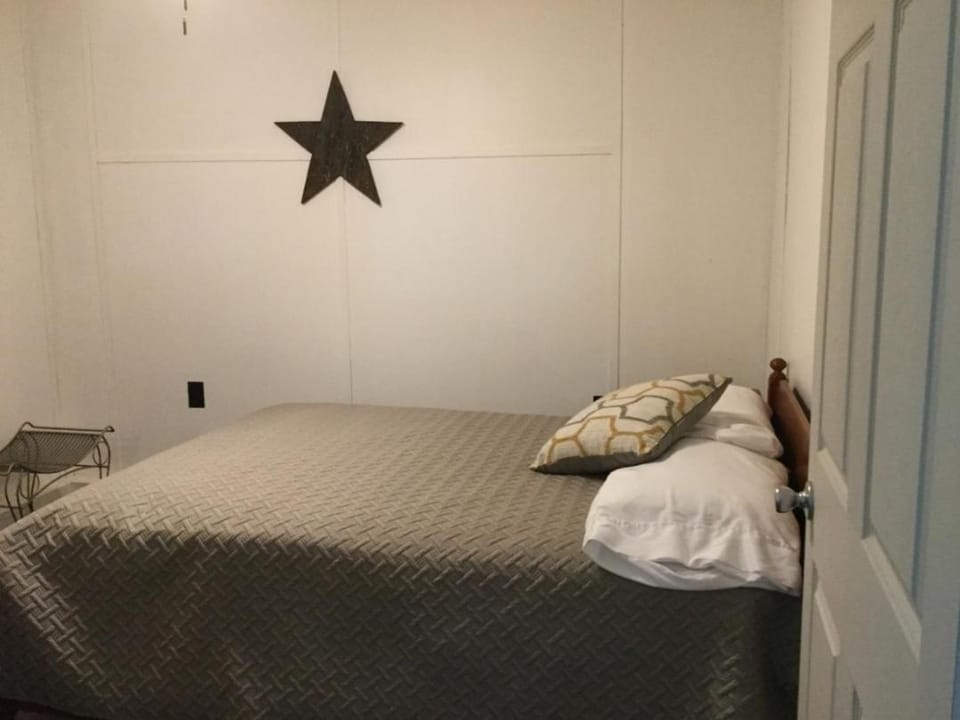 Kaneville Lodge Apartment in Allegheny River
