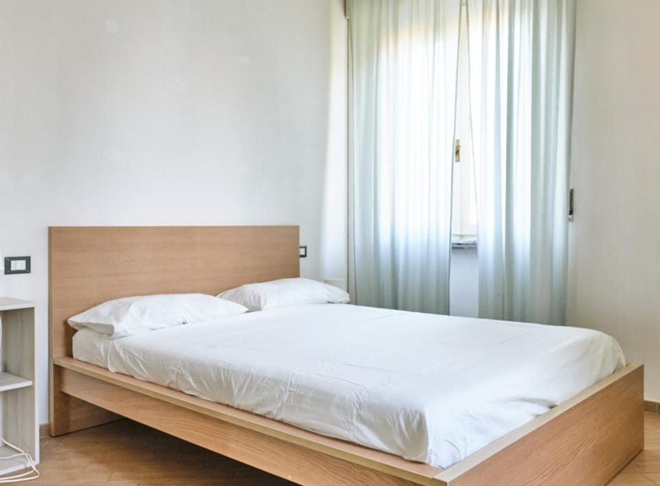 Bed, Day, Photo of the whole room, Bedroom