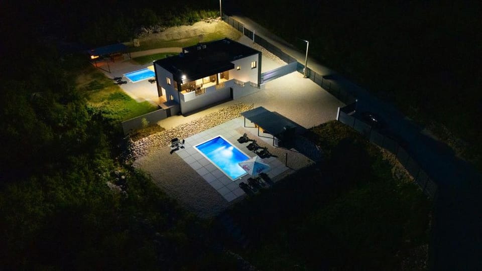 Natural landscape, Pool view, Swimming pool