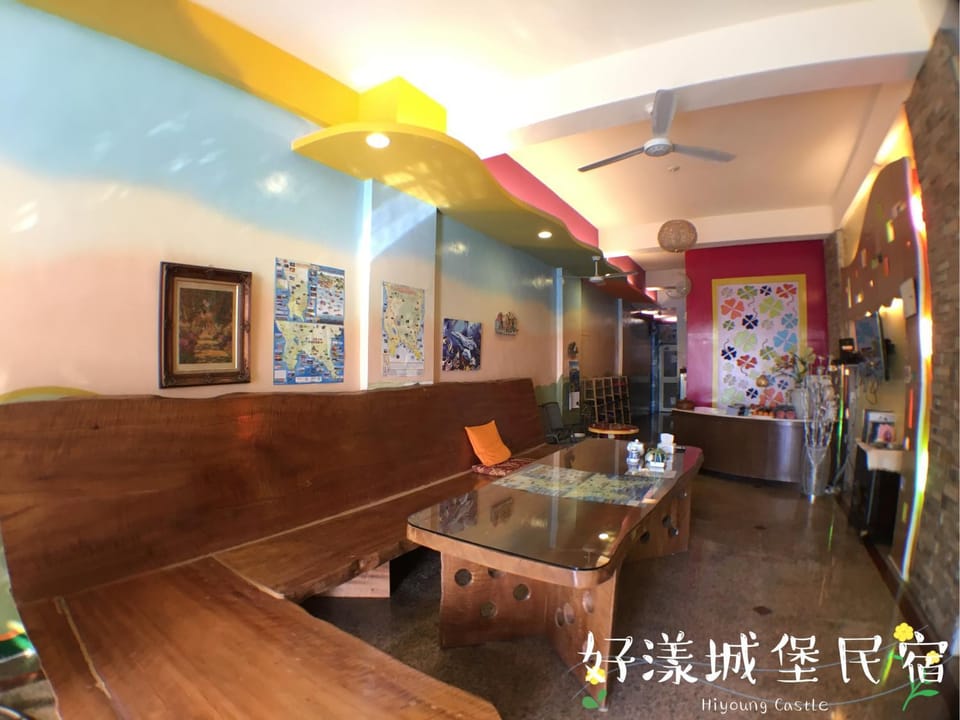 Communal lounge/ TV room