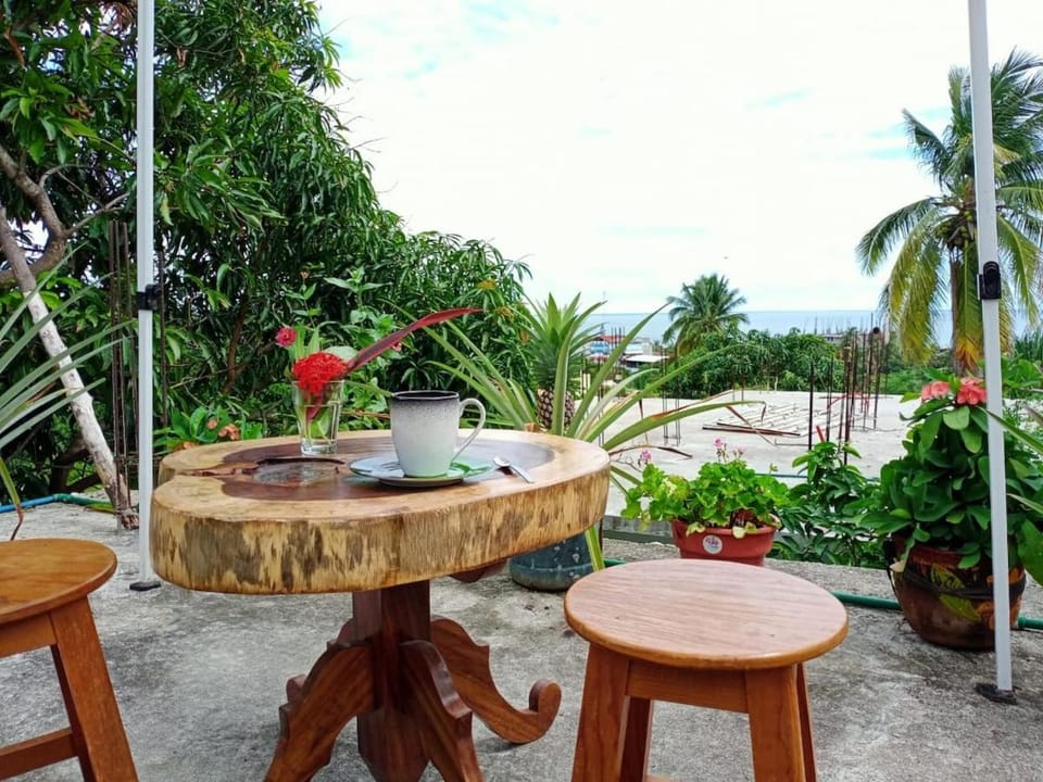 Natural landscape, Balcony/Terrace, Dining area, Garden view, Sea view