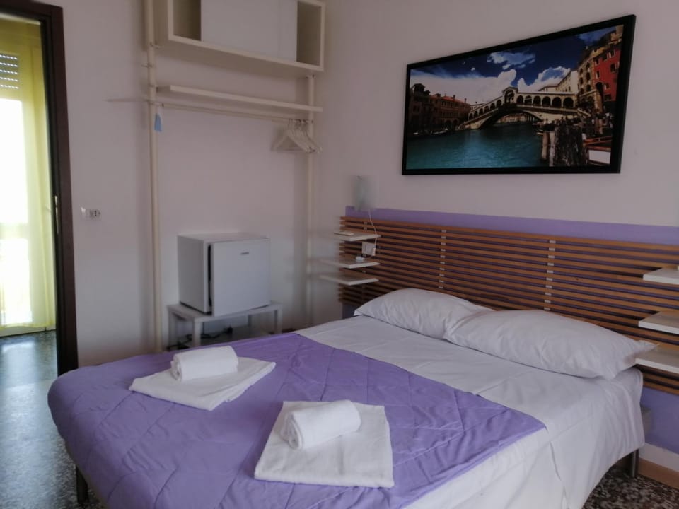 Bed, Photo of the whole room, Bedroom, towels, air conditioner
