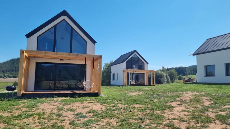 Property building, Spring, Day, Natural landscape, Garden, Garden view, Mountain view
