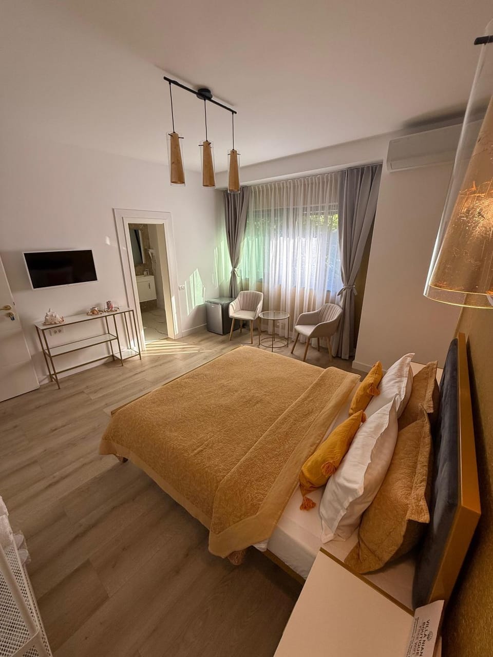 TV and multimedia, Photo of the whole room, Bedroom, Supermarket/grocery shop, Shopping Area, Certificate/Award, Certificate/Award, ATM, currency exchange, internet, internet, pet friendly, pet friendly, shuttle, soundproof