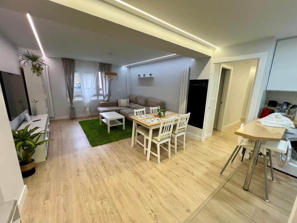 TV and multimedia, Kitchen or kitchenette, Living room, Seating area, Dining area