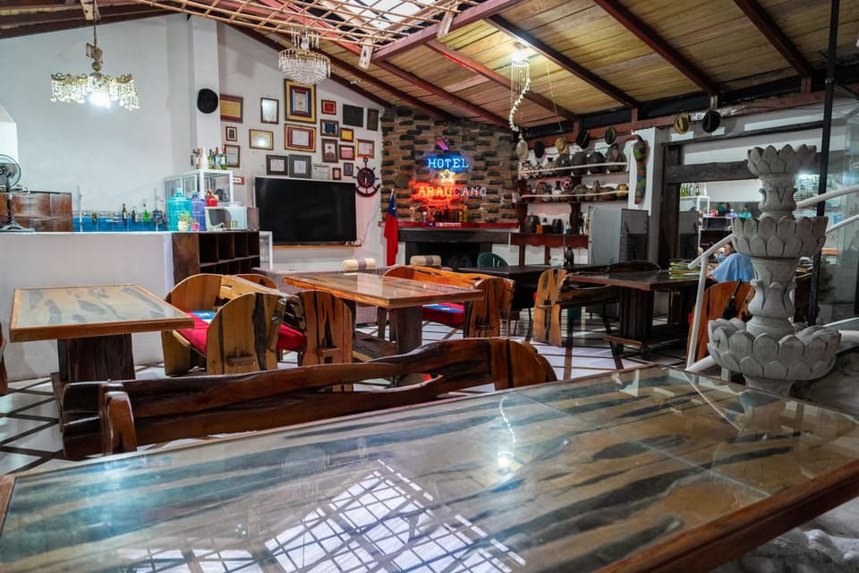 Restaurant/places to eat, Communal lounge/ TV room