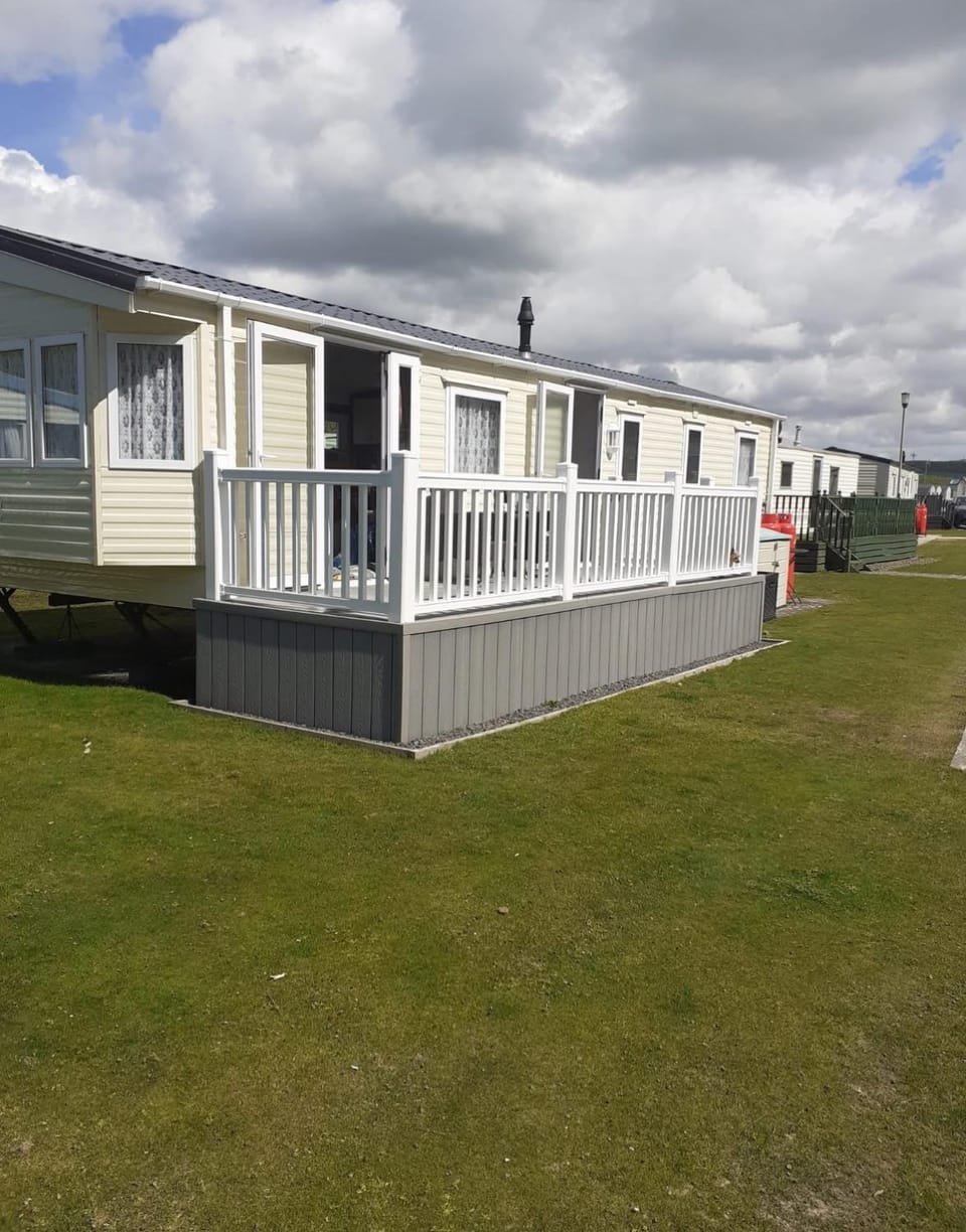 Modern 2017 model Delta Sienna static caravan in Clarach Bay House in Tirymynach